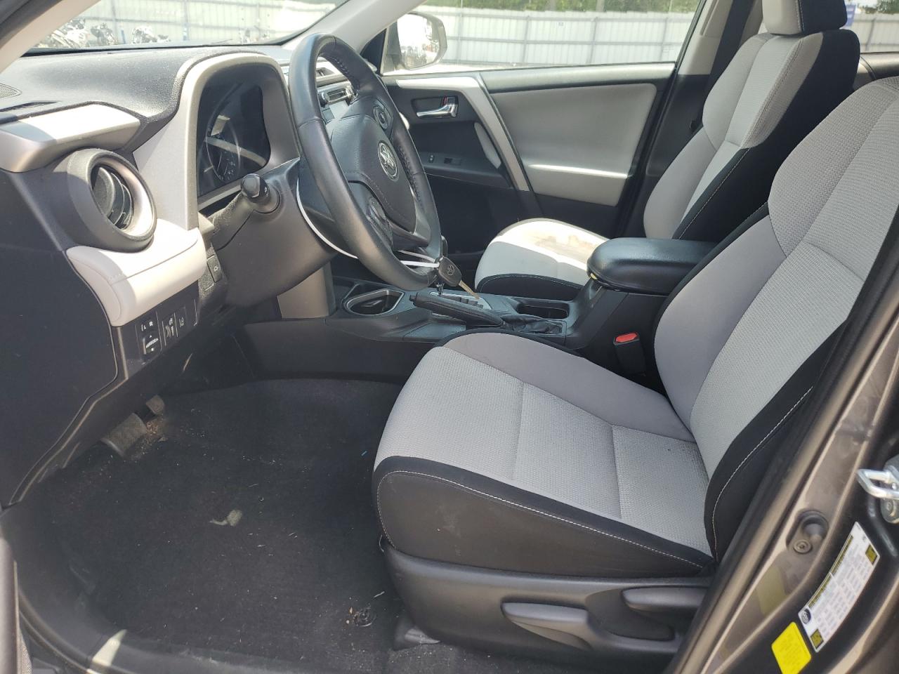 2T3WFREV9HW378214 2017 Toyota Rav4 Xle