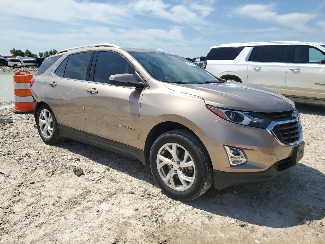 2GNAXKEX6J6279813 2018 Chevrolet Equinox Lt