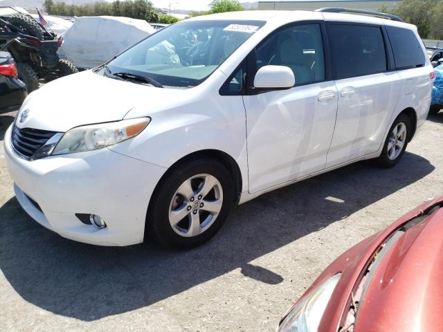 Lot #2517620994 2013 TOYOTA SIENNA LE salvage car