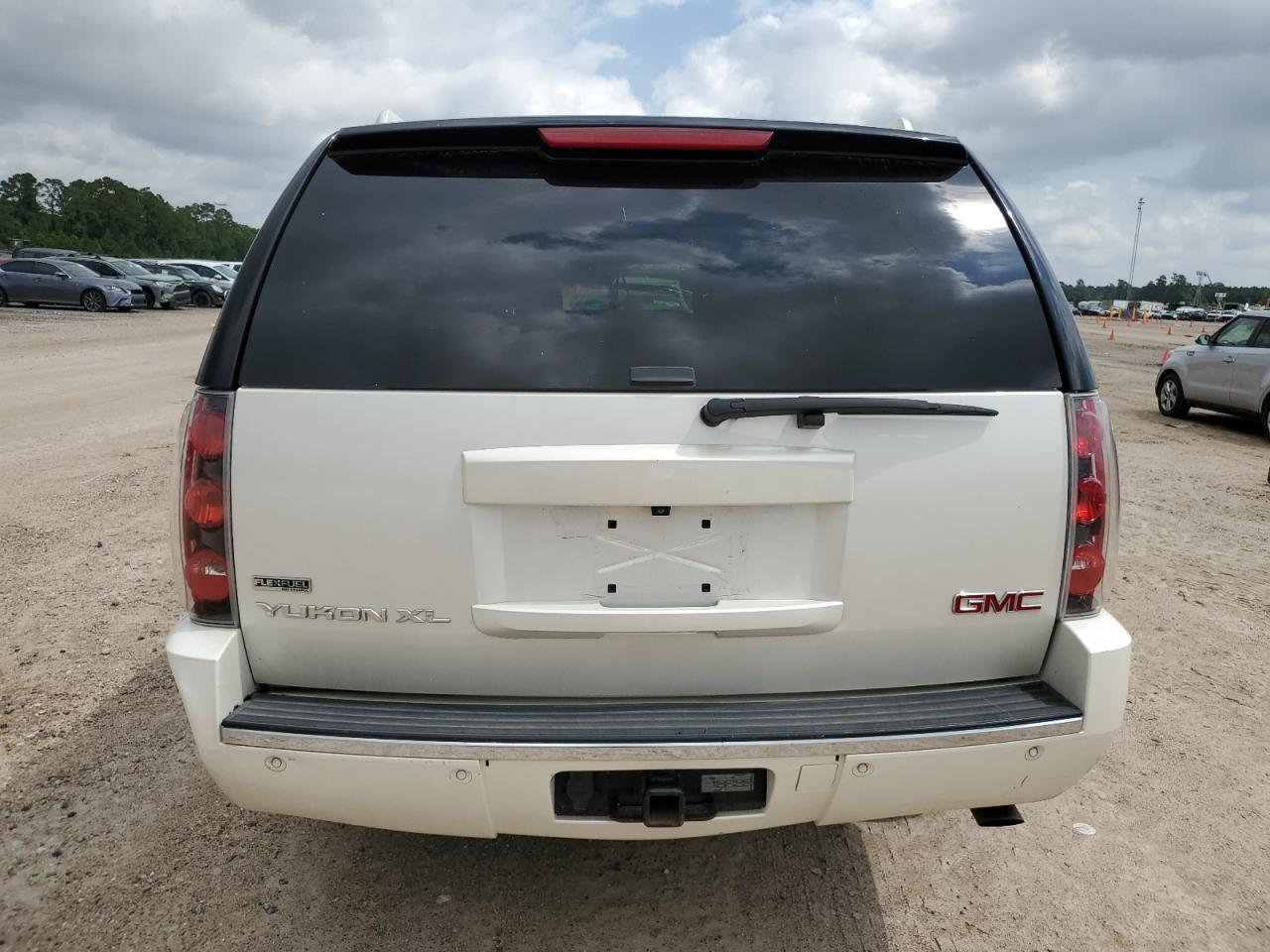 1GKS2MEF6CR184744 2012 GMC Yukon Xl Denali