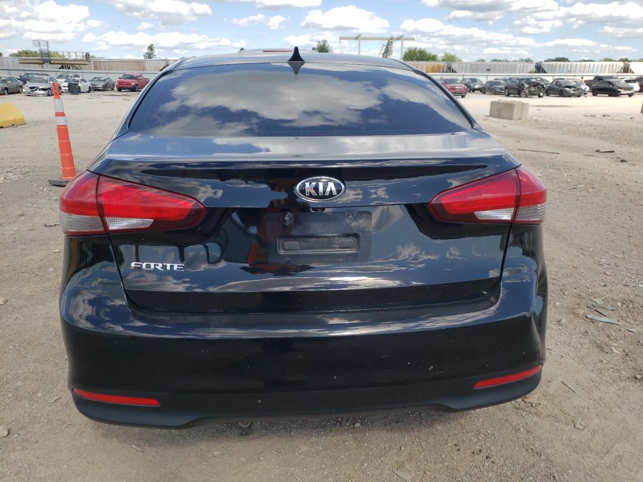3KPFK4A70JE283614 2018 Kia Forte Lx