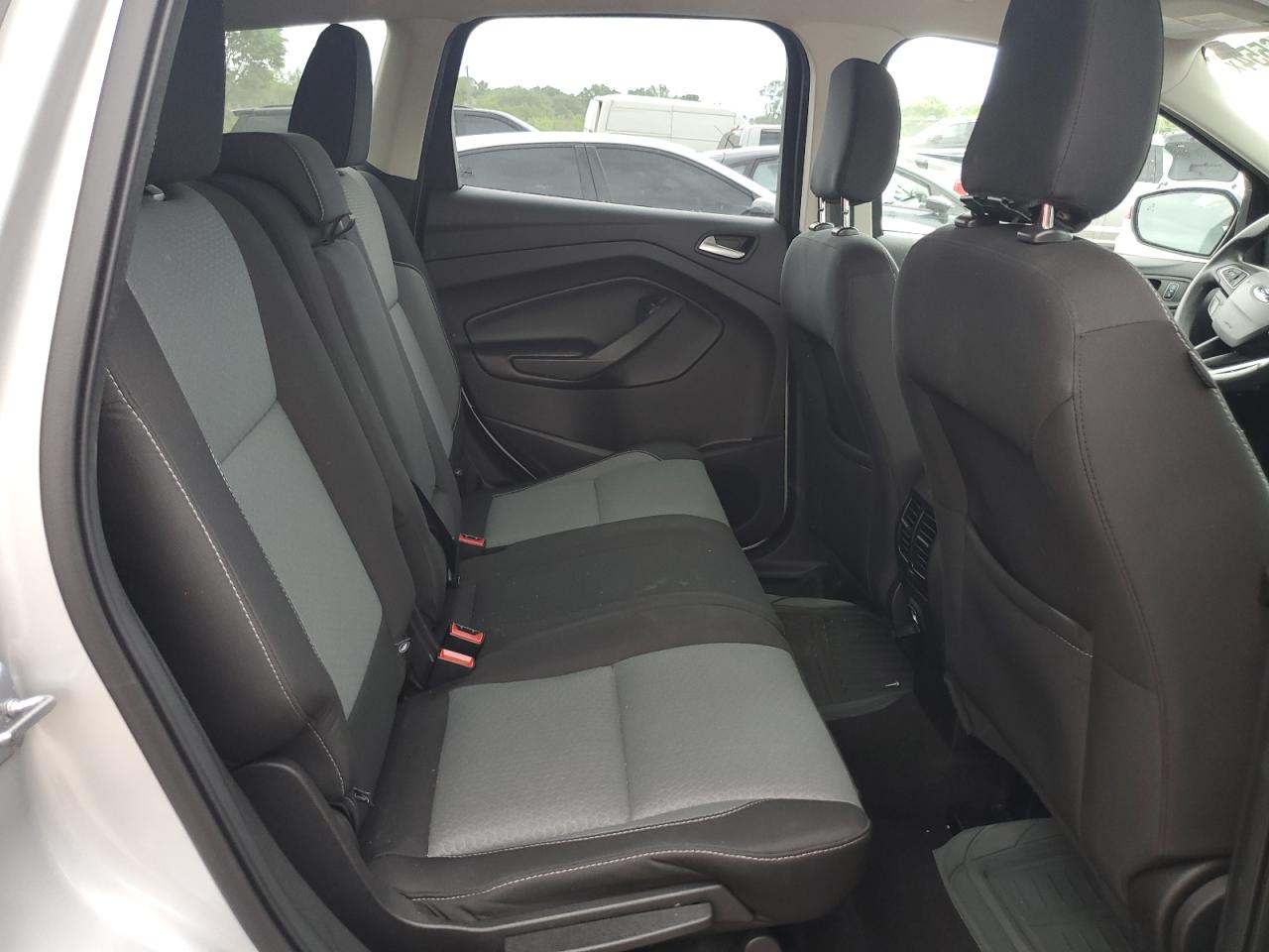 1FMCU9GD5JUC32243 2018 Ford Escape Se