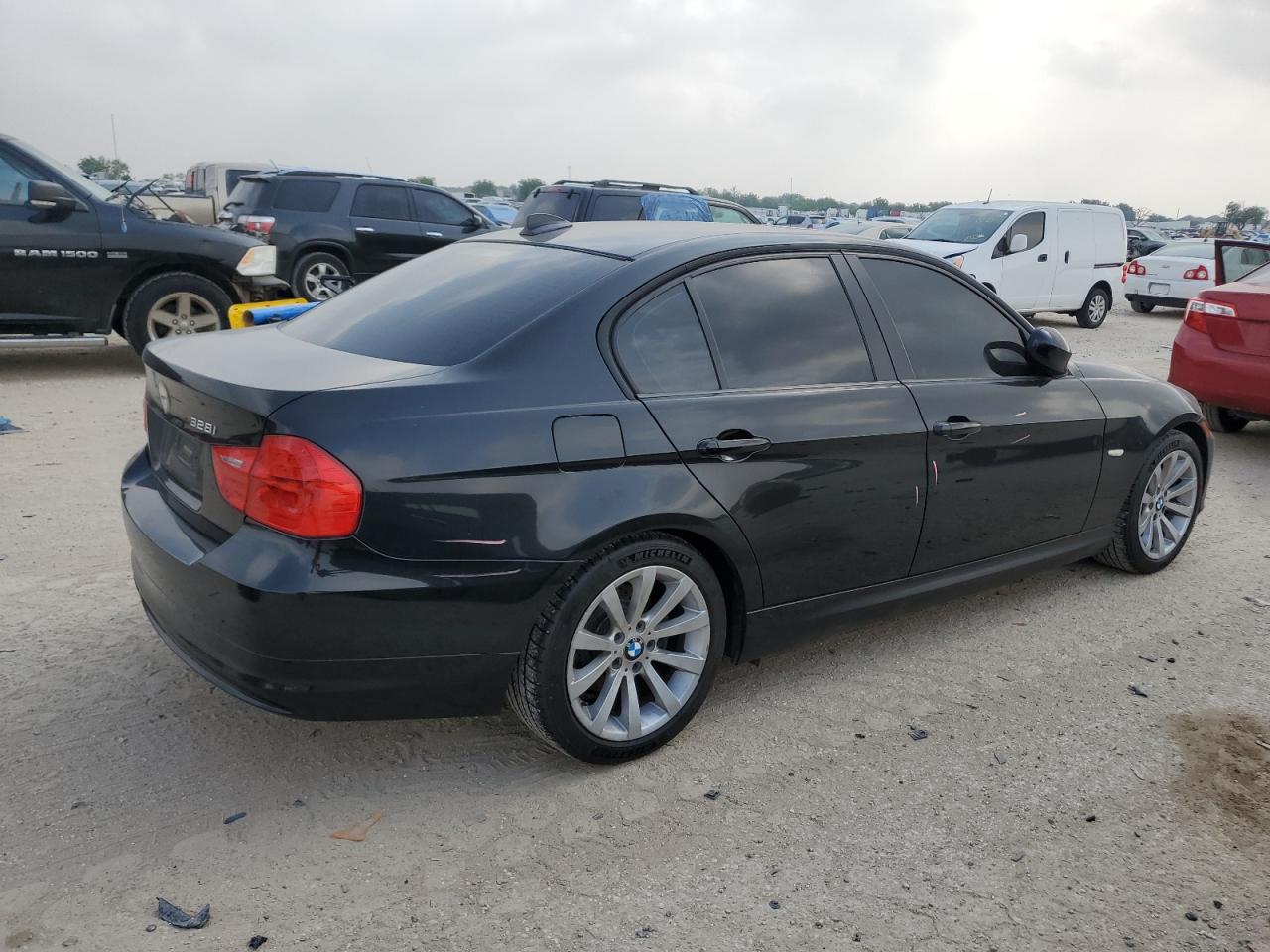 WBAPH7C54BE675330 2011 BMW 328 I