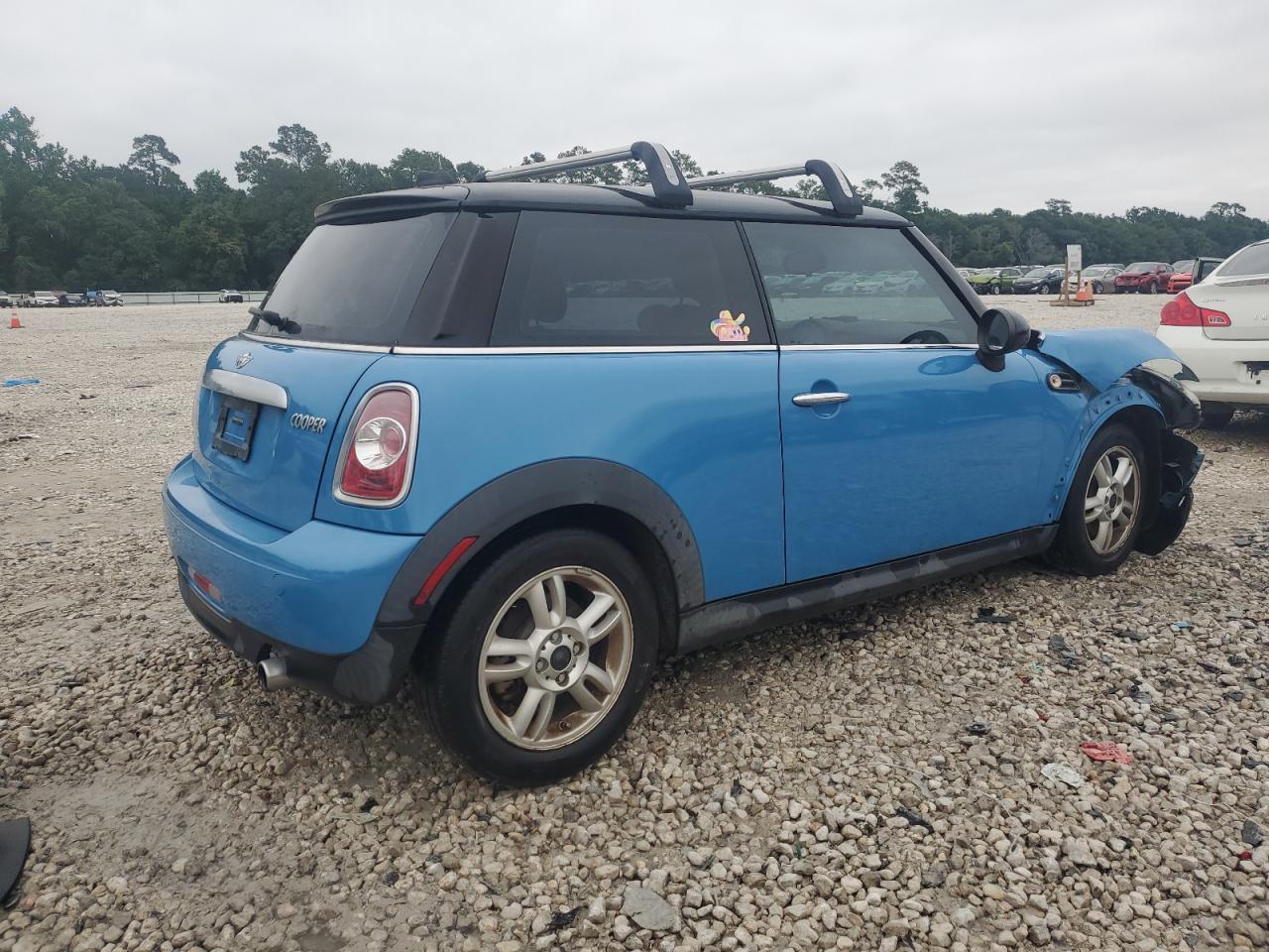 2013 Mini Cooper vin: WMWSU3C5XDT683073