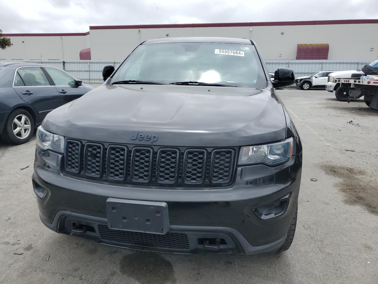 1C4RJFAG7JC483635 2018 Jeep Grand Cherokee Laredo