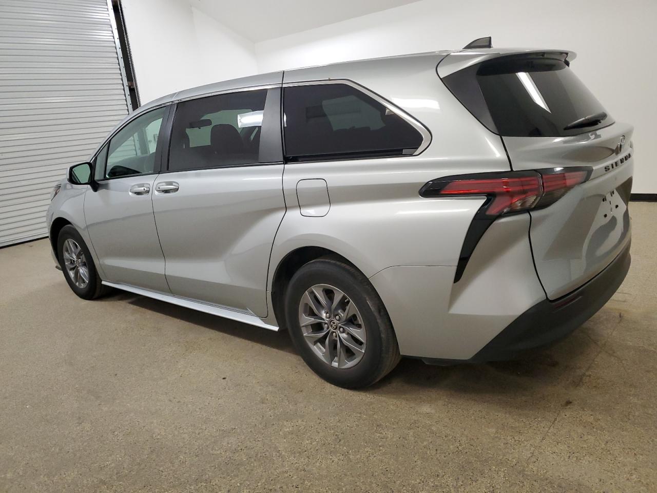 2022 Toyota Sienna Le vin: 5TDKRKEC9NS078939