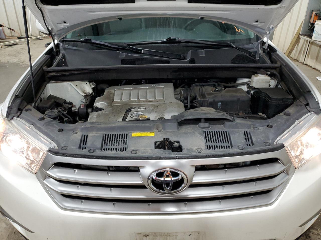 5TDBK3EH9CS163167 2012 Toyota Highlander Base