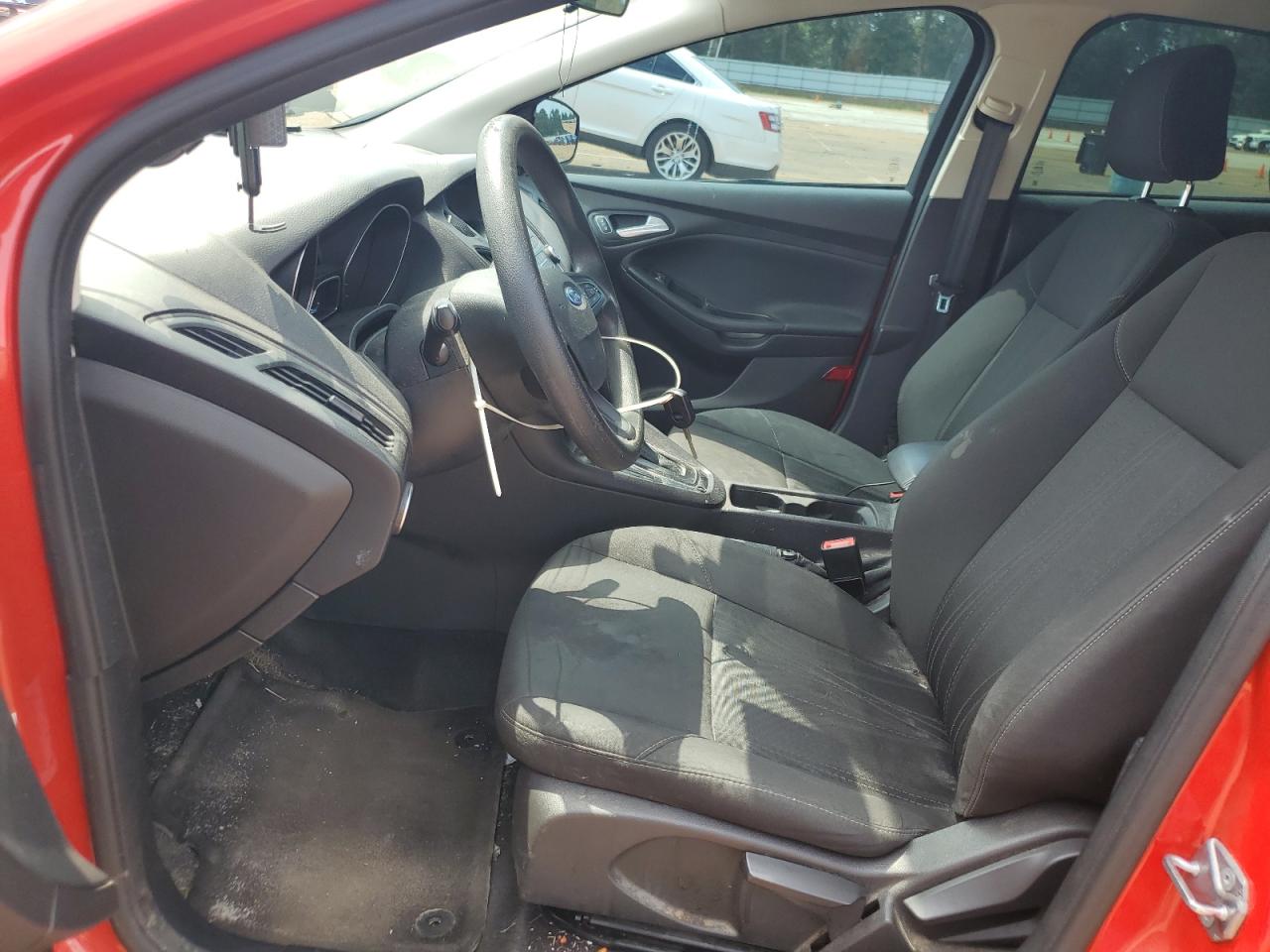 1FADP3F20FL335621 2015 Ford Focus Se