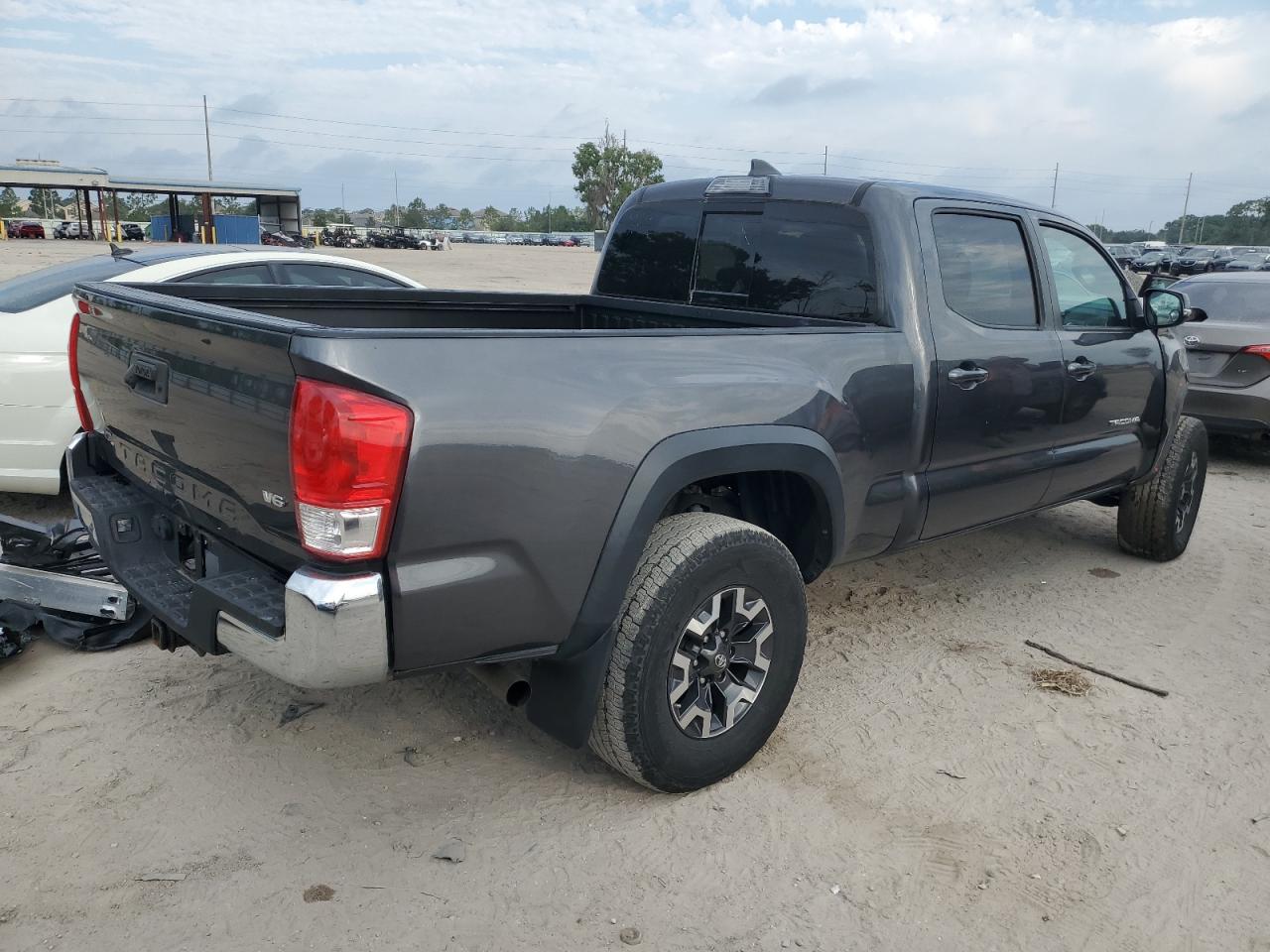 3TMDZ5BN2JM051057 2018 Toyota Tacoma Double Cab