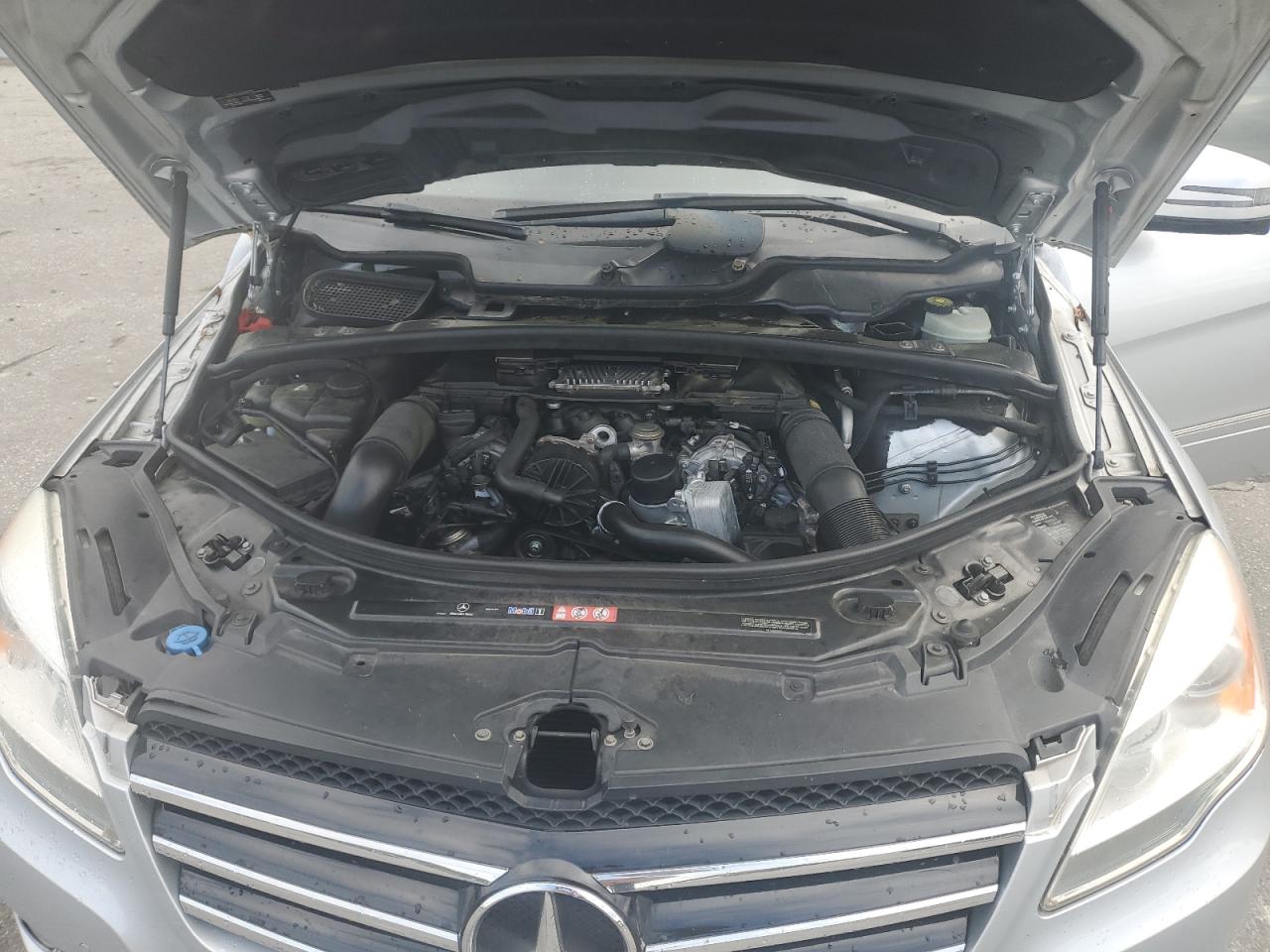 4JGCB6FE1BA121710 2011 Mercedes-Benz R 350 4Matic