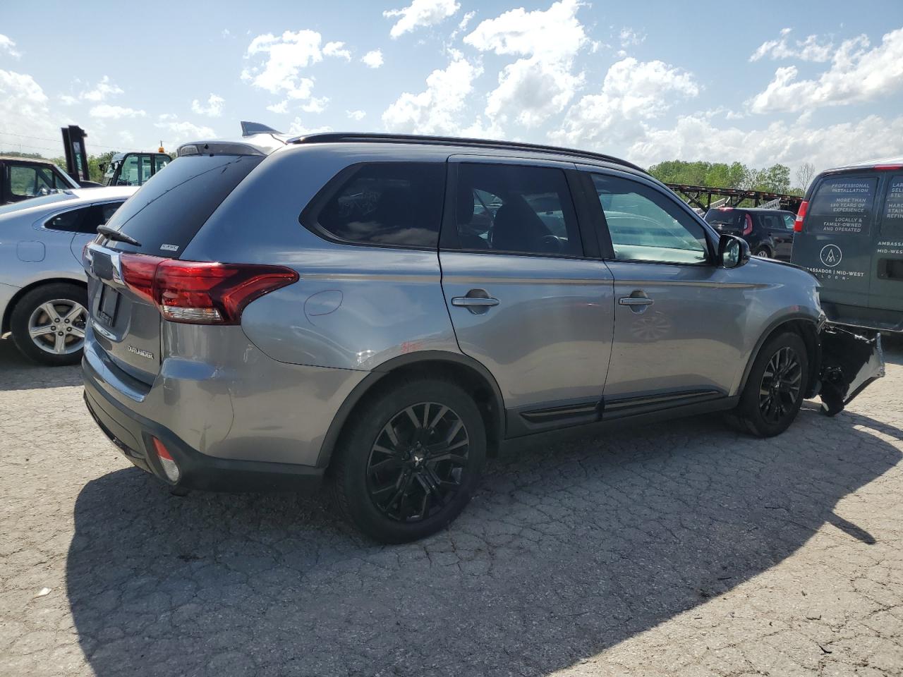 JA4AZ3A36JZ035847 2018 Mitsubishi Outlander Se