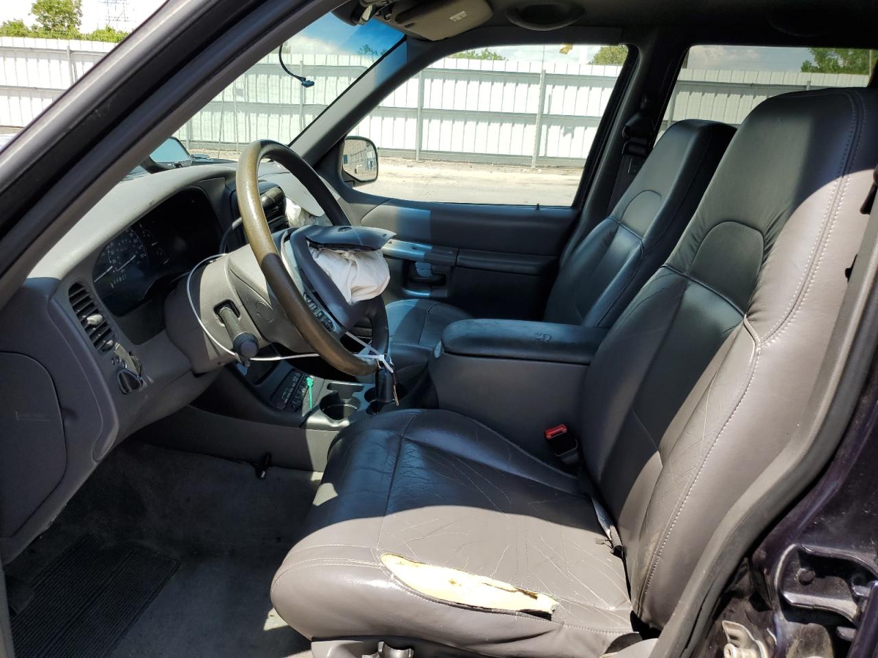 1FMZU84P0YZA71770 2000 Ford Explorer Eddie Bauer