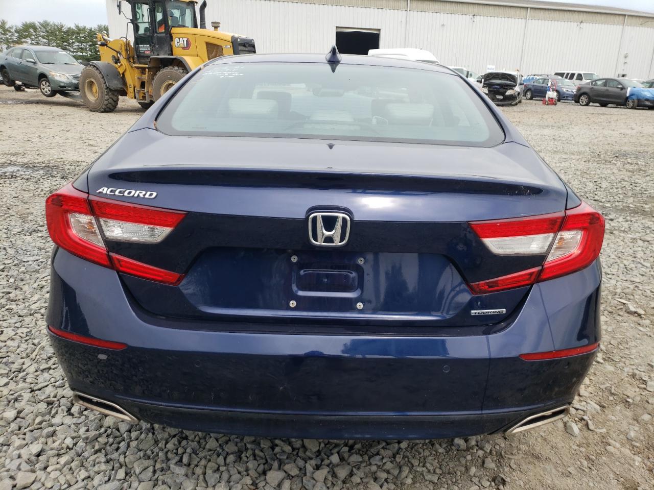 1HGCV1F92JA015493 2018 Honda Accord Touring