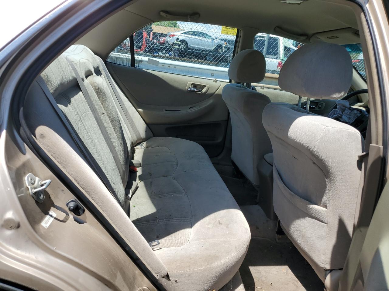 1HGCG5646YA122997 2000 Honda Accord Lx