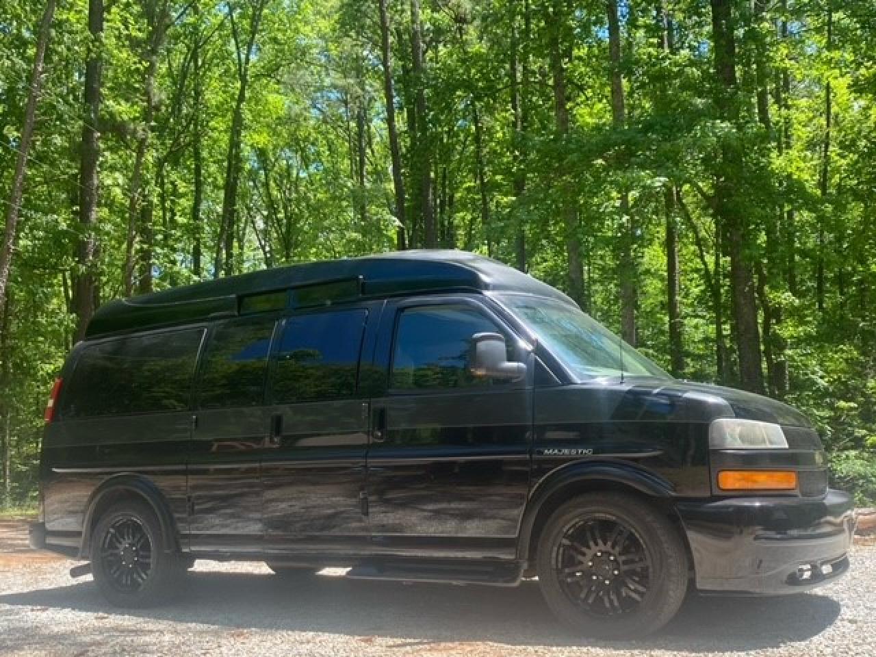 1GBSHDC42B1123355 2011 Chevrolet Express G1500 3Lt