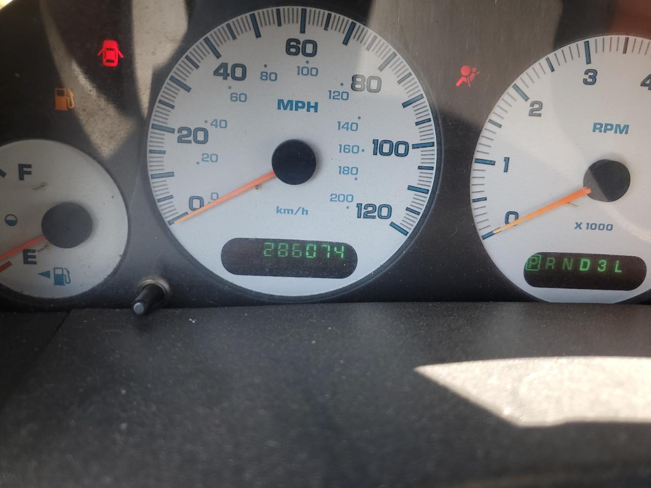 1B4GP44352B631885 2002 Dodge Grand Caravan Sport