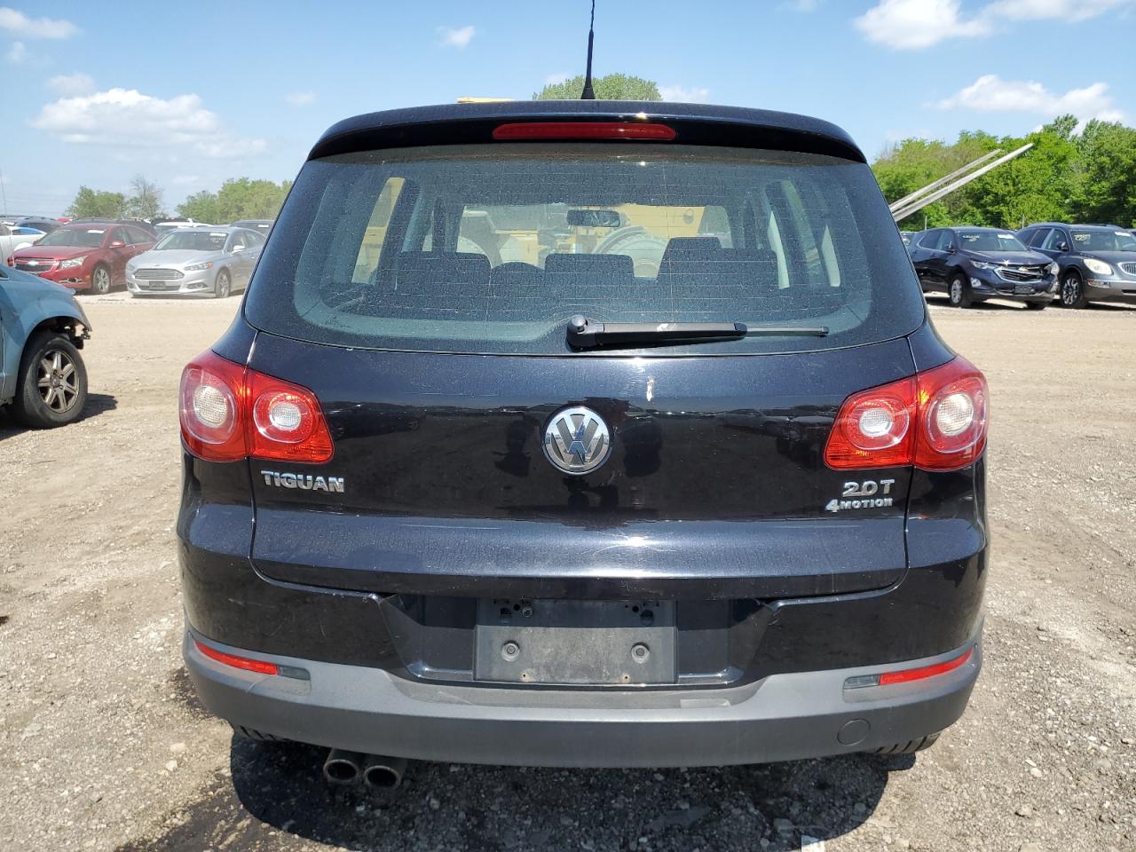 WVGBV7AX4BW519949 2011 Volkswagen Tiguan S