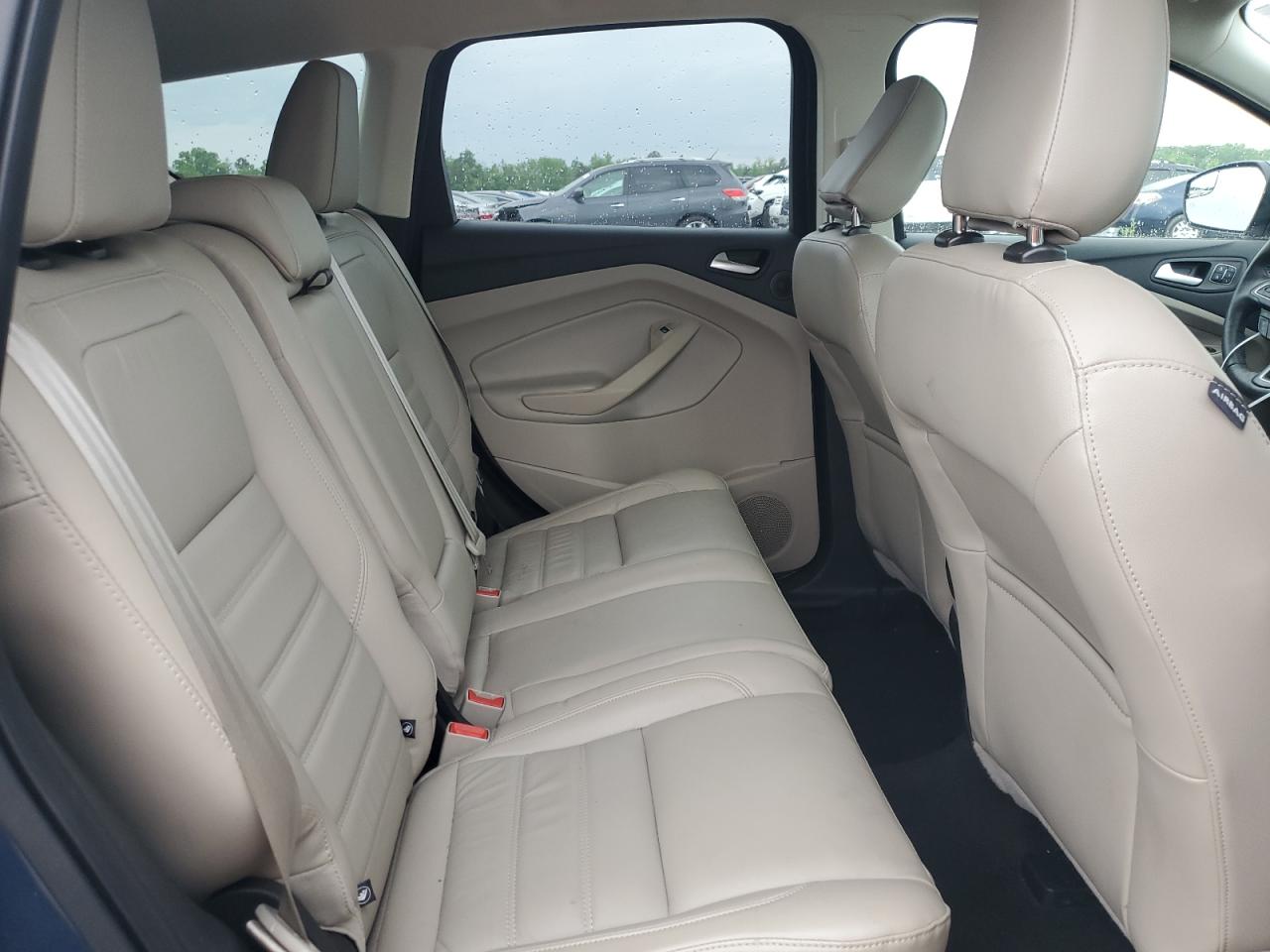 1FMCU0J91JUA17233 2018 Ford Escape Titanium