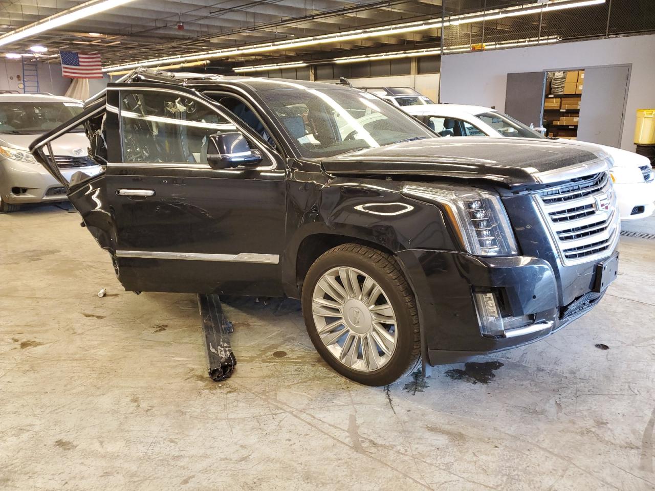 1GYS4DKJ5HR375443 2017 Cadillac Escalade Platinum