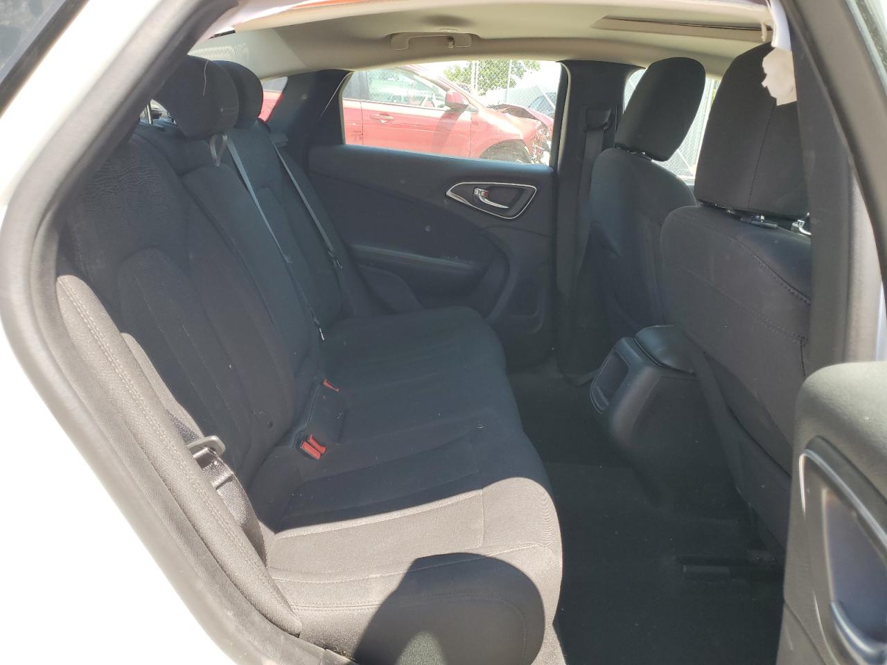 1C3CCCAB6FN554004 2015 Chrysler 200 Limited