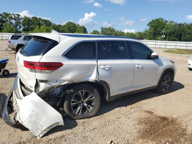 VIN 5TDKZRFH1KS559105 2019 Toyota Highlander, SE no.3