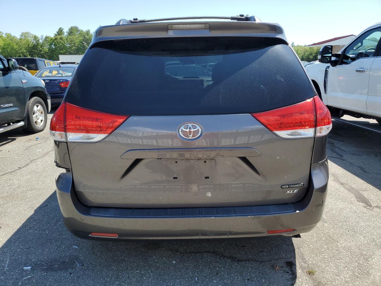 5TDYK3DC1BS109182 2011 Toyota Sienna Xle