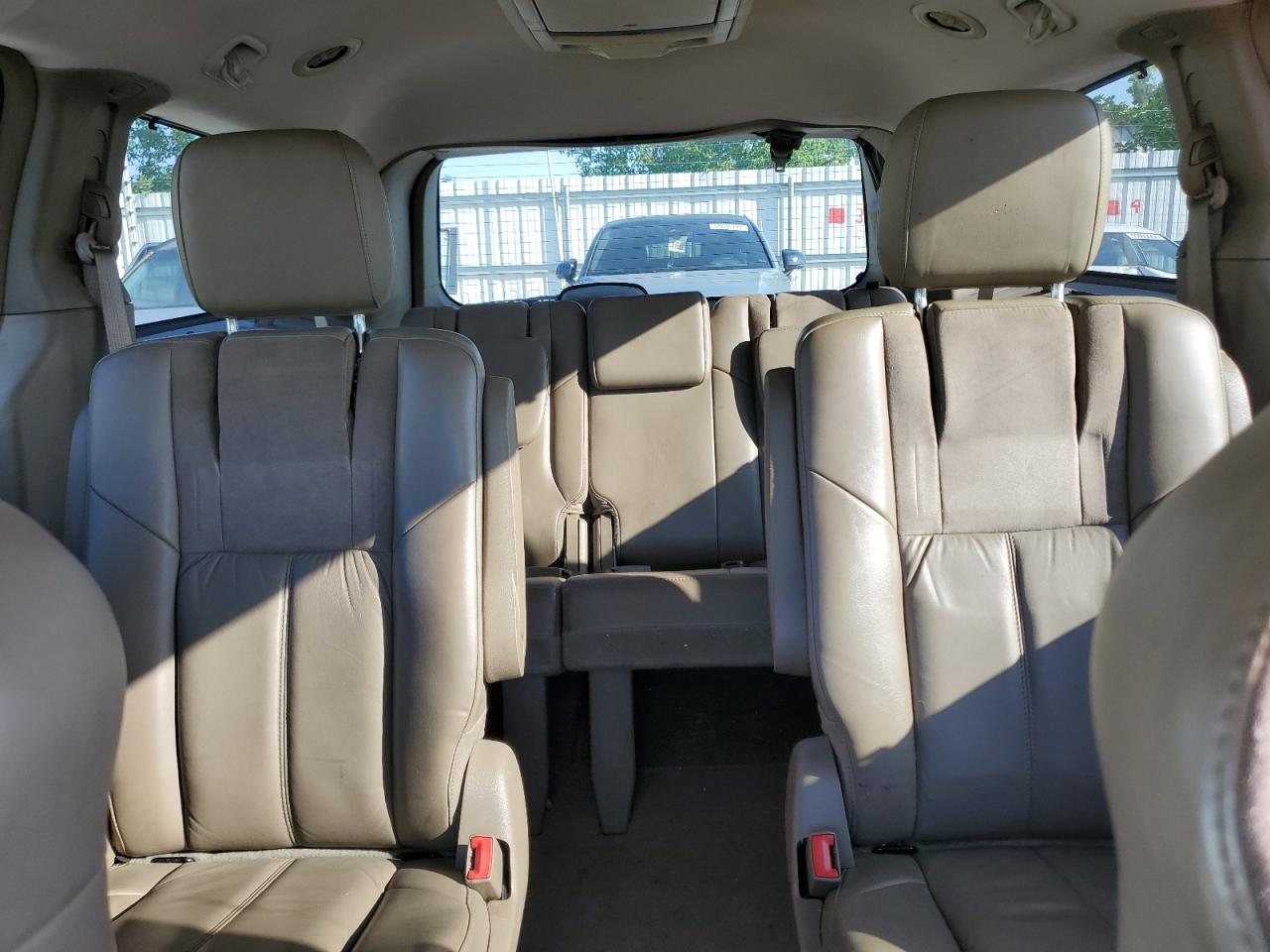 2A4RR6DG7BR630723 2011 Chrysler Town & Country Limited