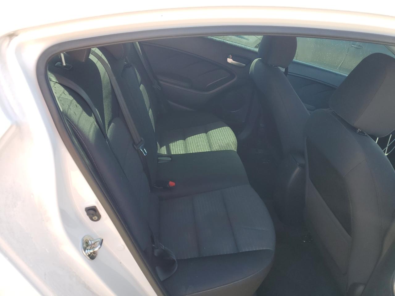 3KPFL4A73HE016796 2017 Kia Forte Lx