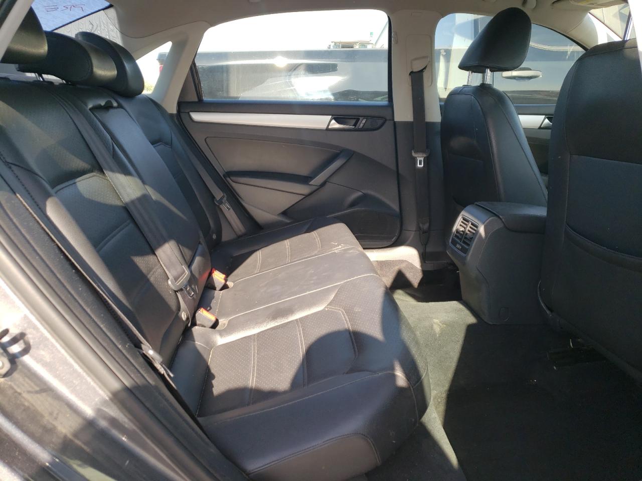 1VWBP7A34DC126305 2013 Volkswagen Passat Se