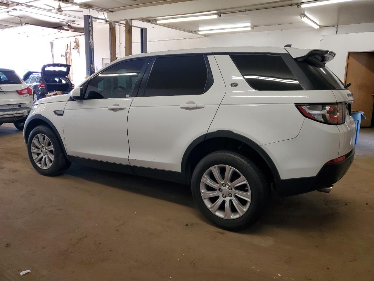 Lot #3022424941 2016 LAND ROVER DISCOVERY