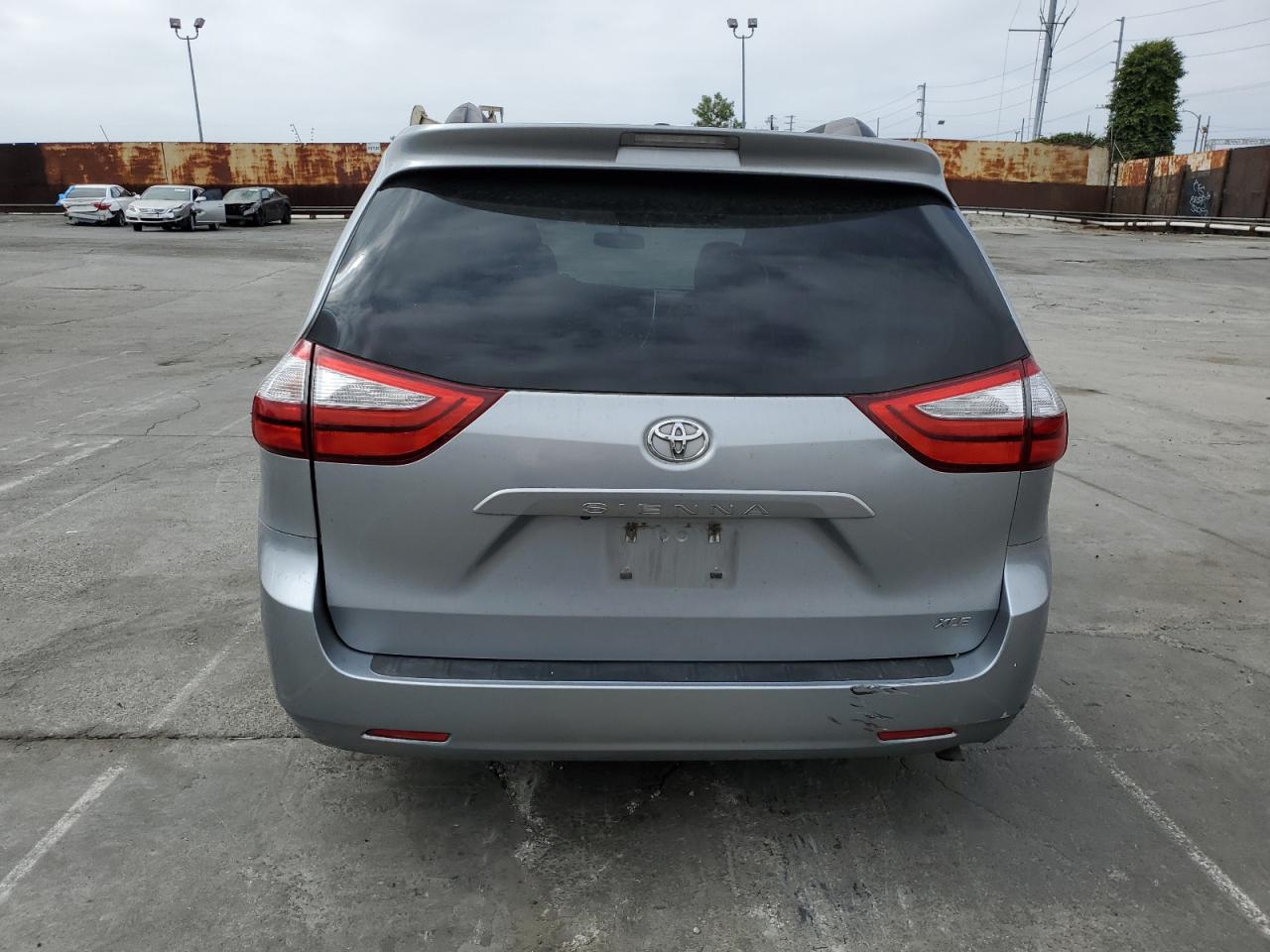 5TDYK3DC1GS694501 2016 Toyota Sienna Xle
