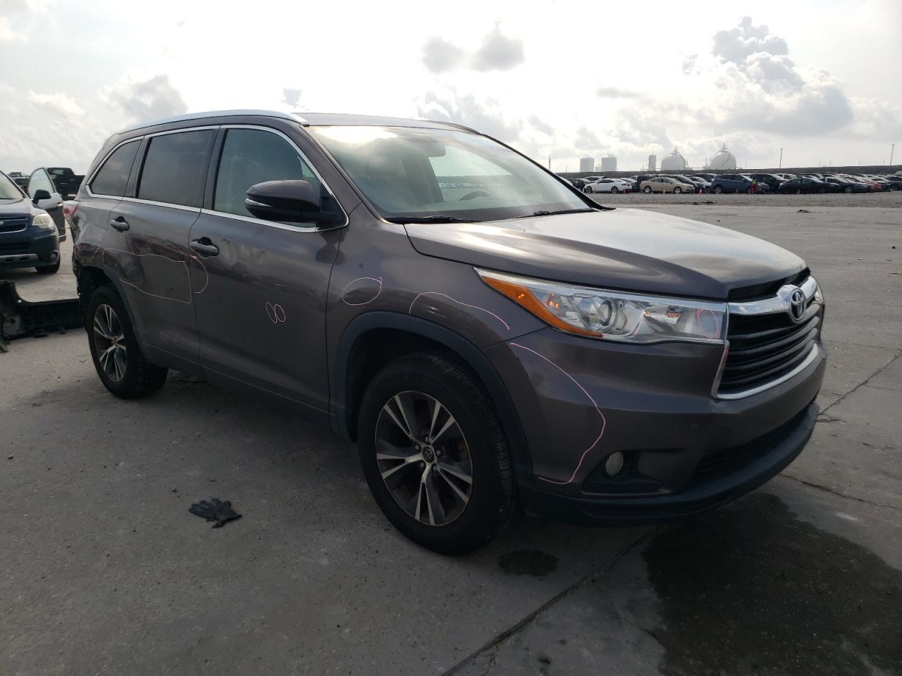 5TDKKRFH7GS156824 2016 Toyota Highlander Xle