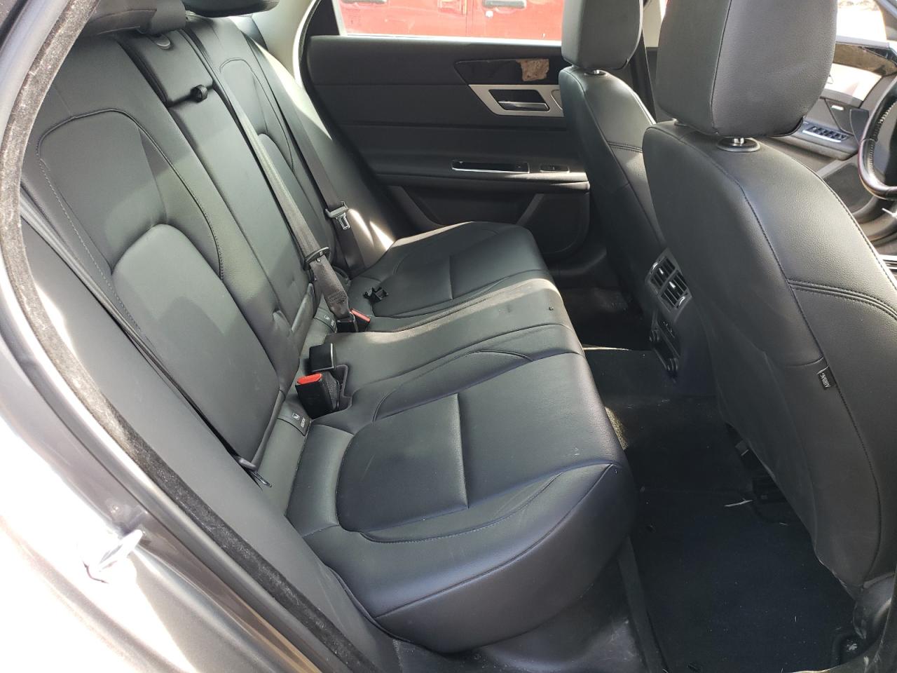 SAJBJ4BN2HCY51072 2017 Jaguar Xf Premium