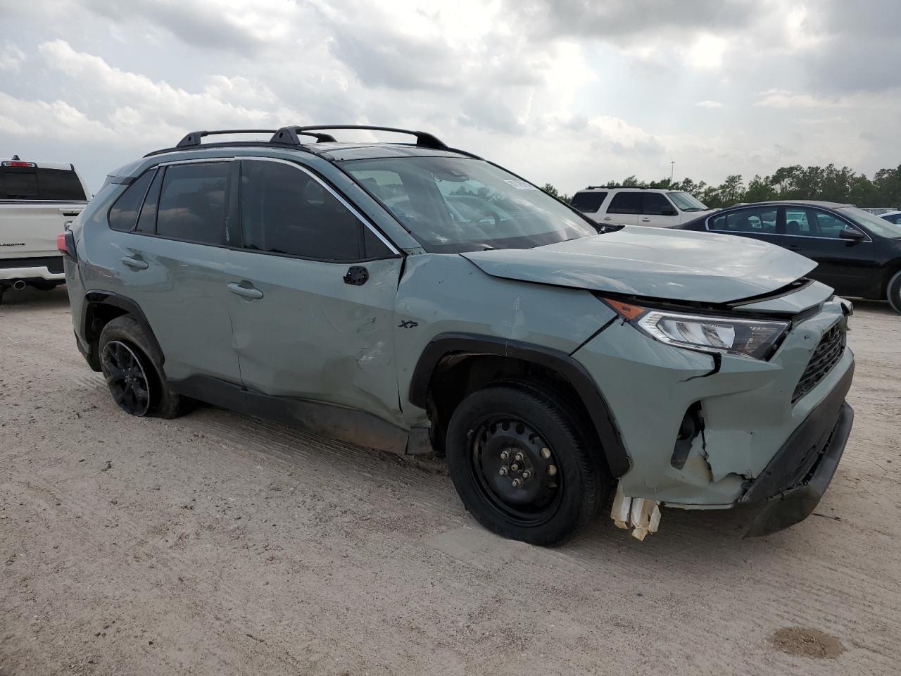 2T3W1RFV9MW145781 2021 Toyota Rav4 Xle