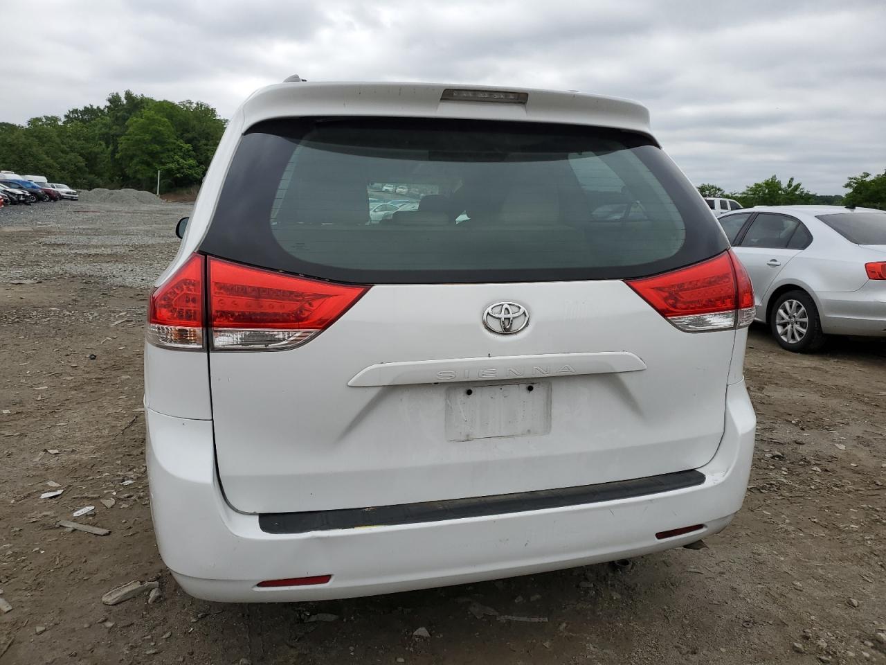 5TDYK3DC8ES438627 2014 Toyota Sienna Xle