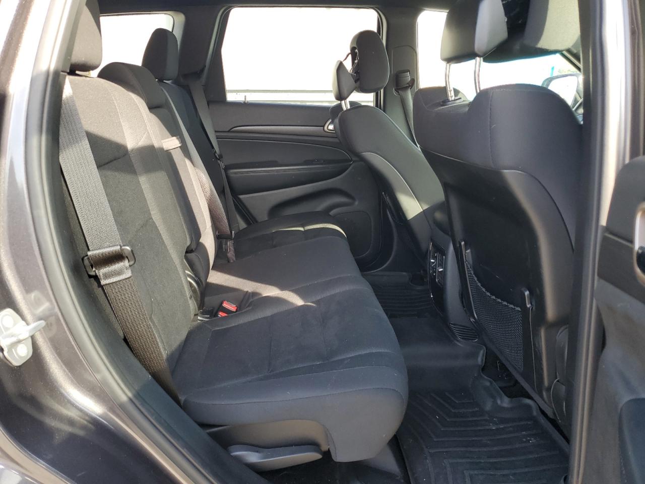 1C4RJFAG2FC158253 2015 Jeep Grand Cherokee Laredo