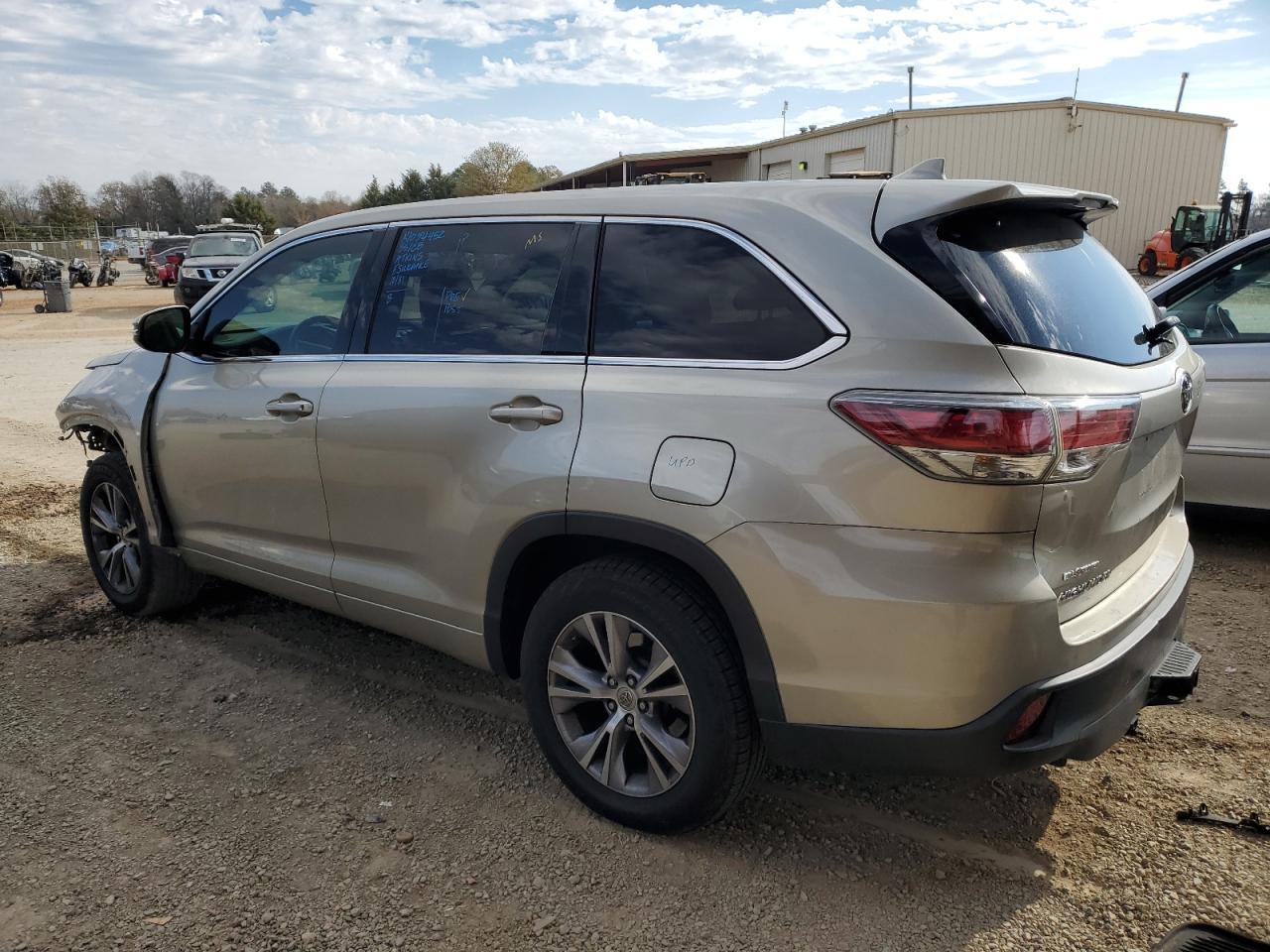 5TDZKRFH6FS103870 2015 Toyota Highlander Le