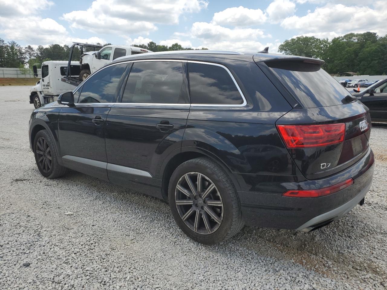 WA1AAAF77HD005562 2017 Audi Q7 Premium