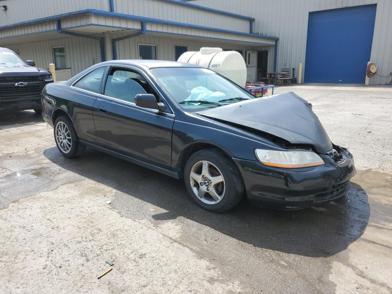 1HGCG326XYA009372 2000 Honda Accord Lx