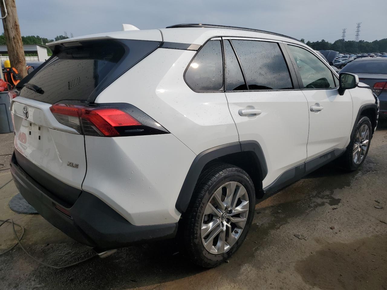 JTMC1RFV7KD507040 2019 Toyota Rav4 Xle Premium