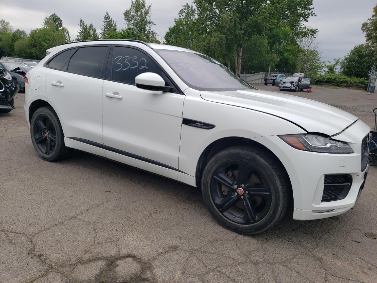 SADCL2BV2HA067489 2017 Jaguar F-Pace R - Sport