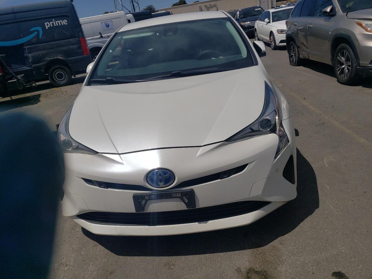 JTDKBRFU5J3063015 2018 Toyota Prius