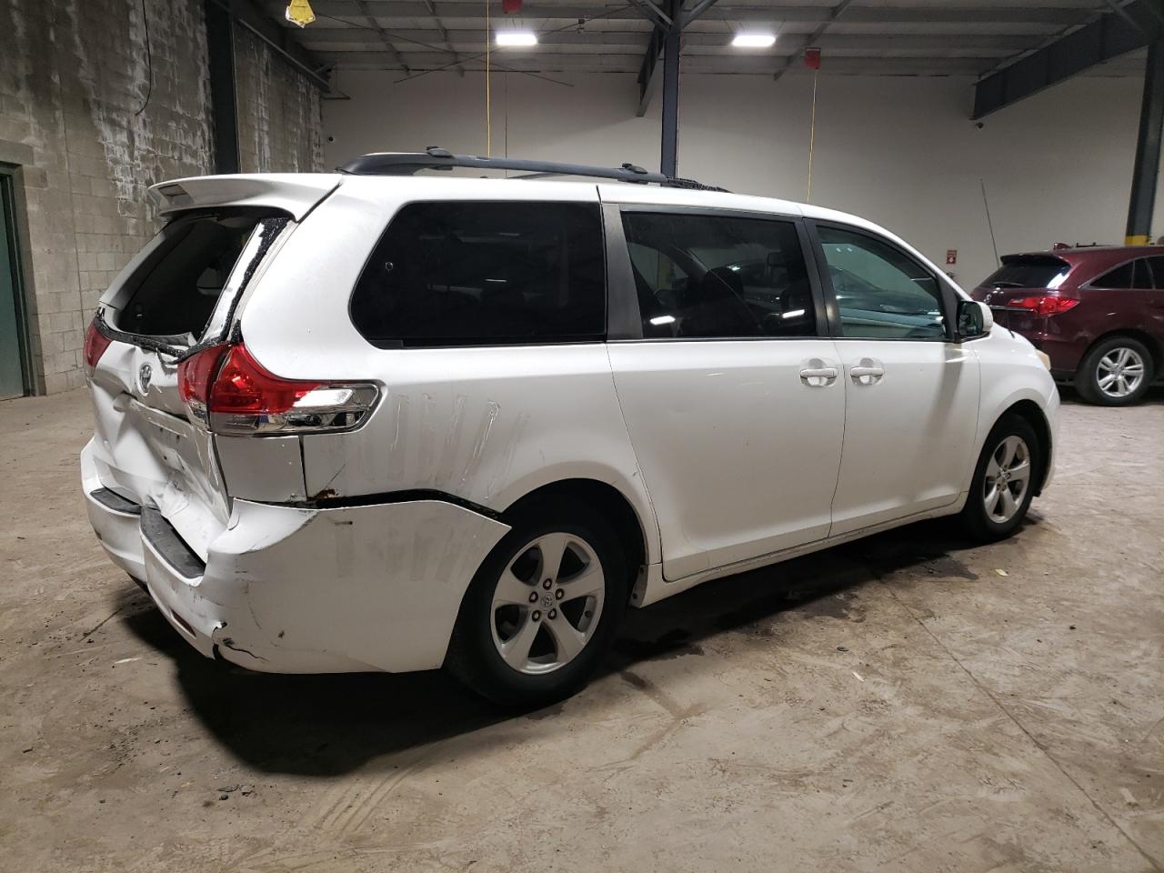 5TDKK3DC1BS137411 2011 Toyota Sienna Le