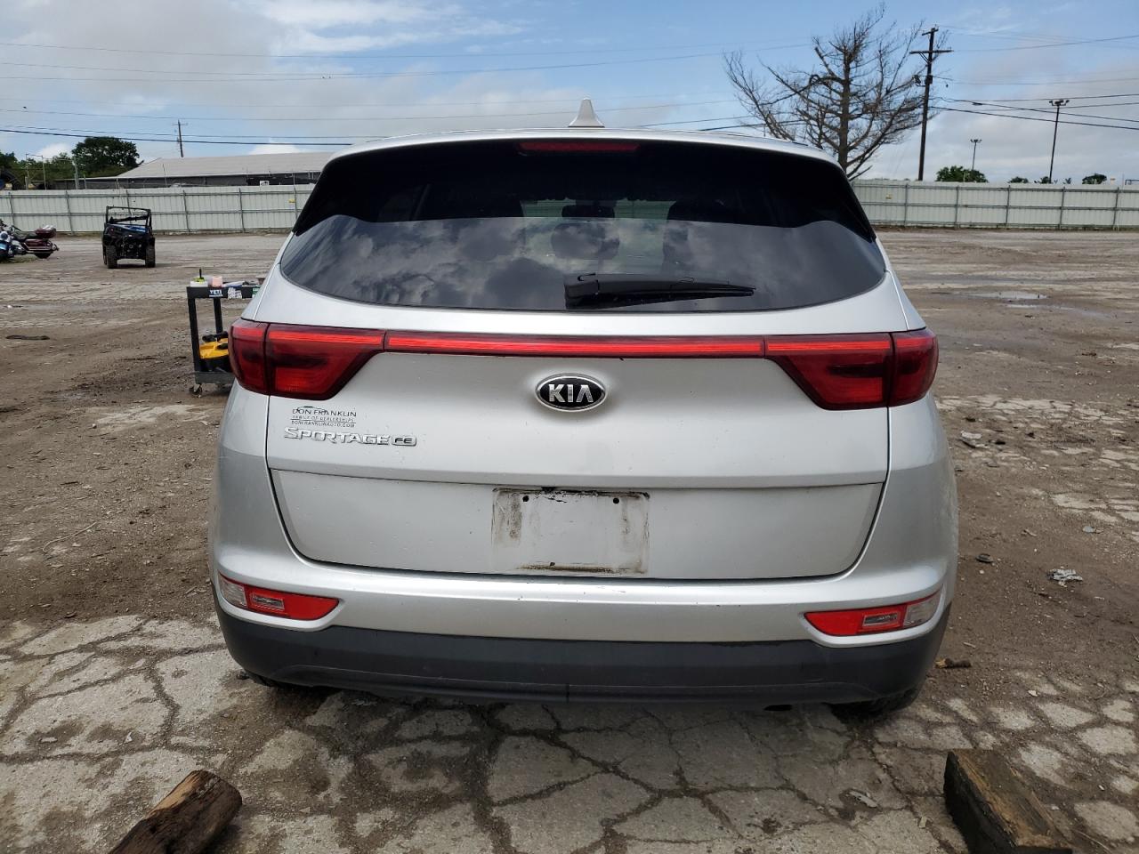 KNDPM3AC2J7332351 2018 Kia Sportage Lx