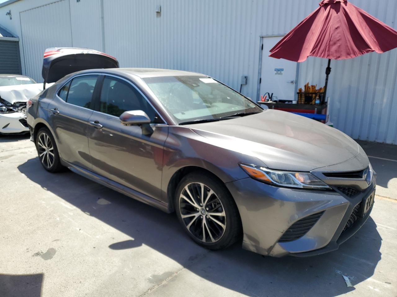 2018 Toyota Camry Hybrid vin: 4T1B21HK2JU509396