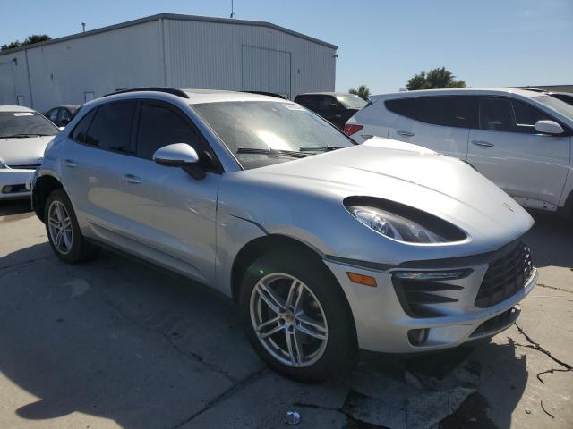 VIN WP1AA2A55JLB02626 2018 Porsche Macan no.4