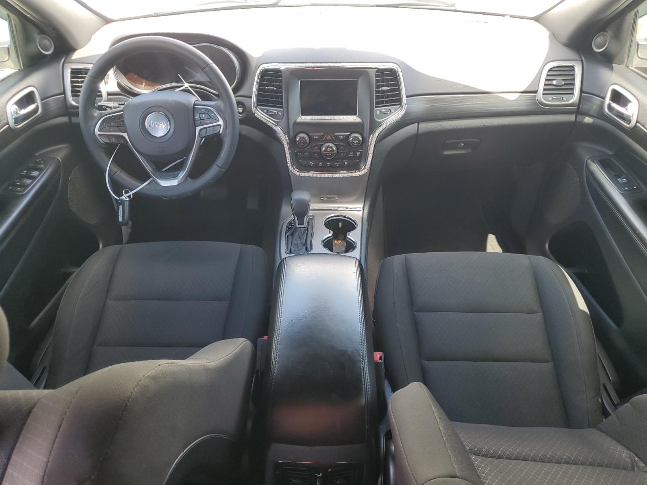 1C4RJEAGXKC530460 2019 Jeep Grand Cherokee Laredo