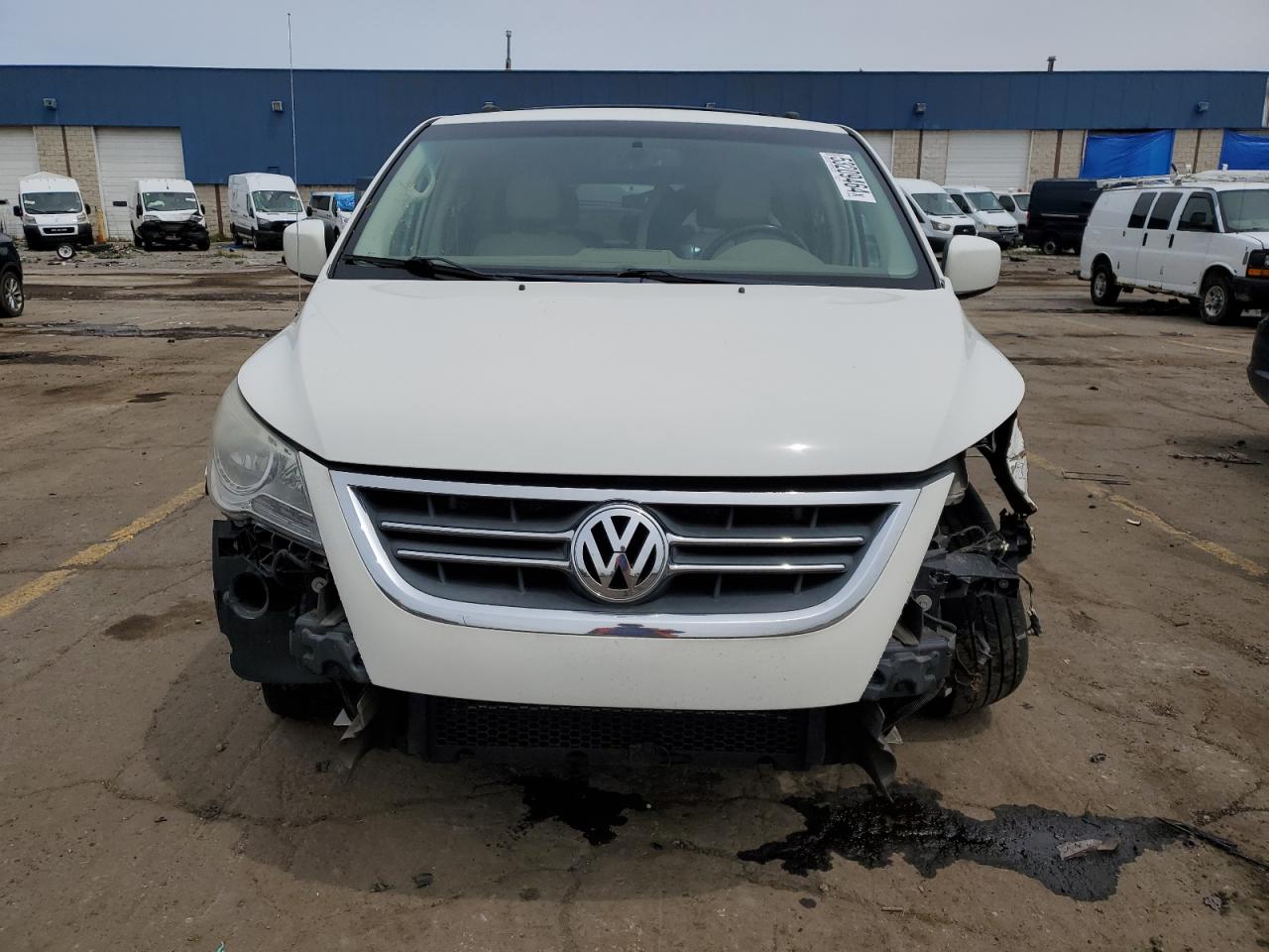 2V8HW54X69R549926 2009 Volkswagen Routan Sel