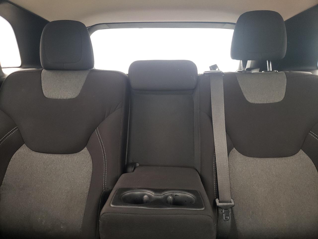 1C4PJLAB2FW657126 2015 Jeep Cherokee Sport