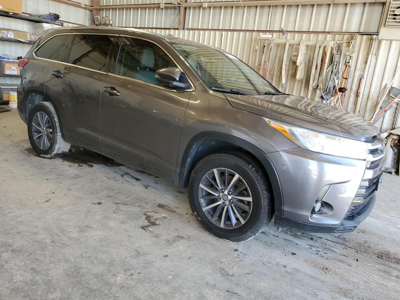 5TDKZRFH6JS279940 2018 Toyota Highlander Se